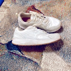 Skechers preowned women’s sneakers size 37/7